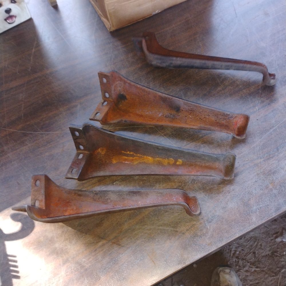 Rustic Metal Brackets - Set of 4